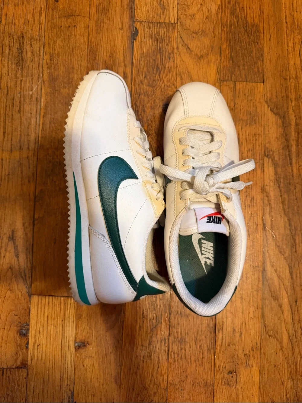 Nike women’s Cortez with Green Swoosh size 8 women’s